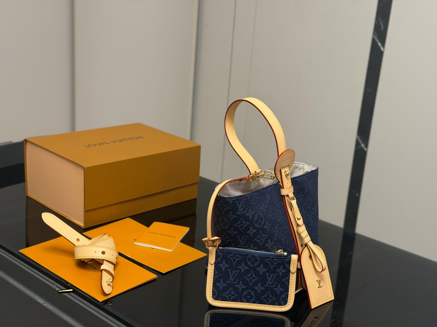 LV Bucket Bag 263